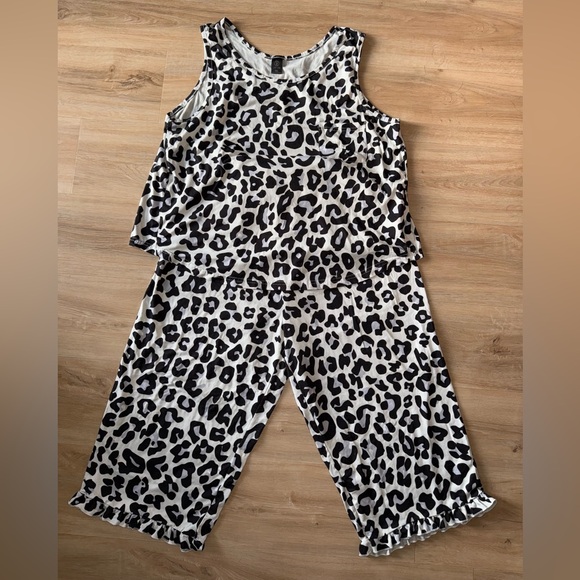 Leopard Print Women's Pajama Set - Picture 2 of 12